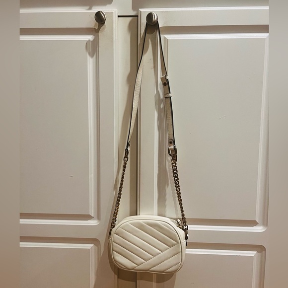 Tory Burch Kira Chevron Camera Bag, very good condition - Picture 4 of 11